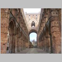 Jedburgh Abbey, photo by David Clark, Wikipedia.jpg